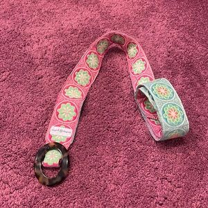 Reversible belt with tortoiseshell buckle.